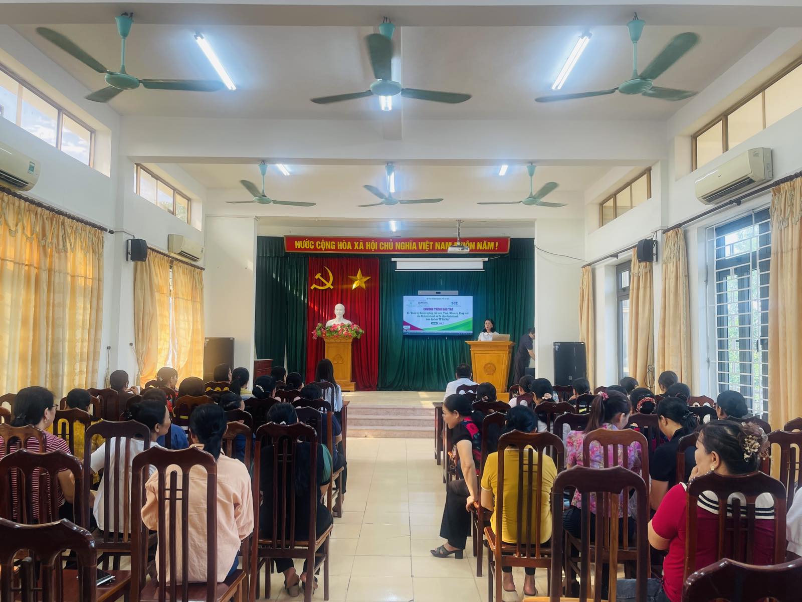 Hình ảnh lớp học