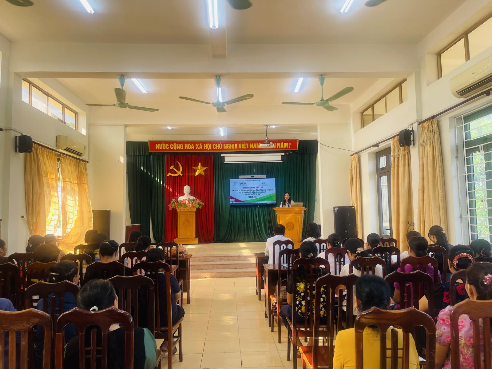 Hình ảnh lớp học. 